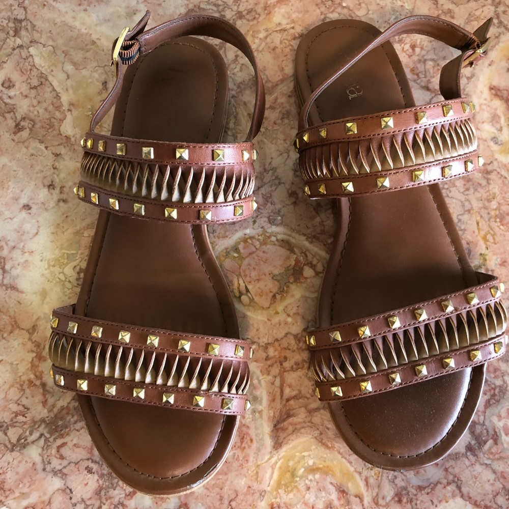 Women Reba Alana Twisited Sandals Tan Leather. Size 10.